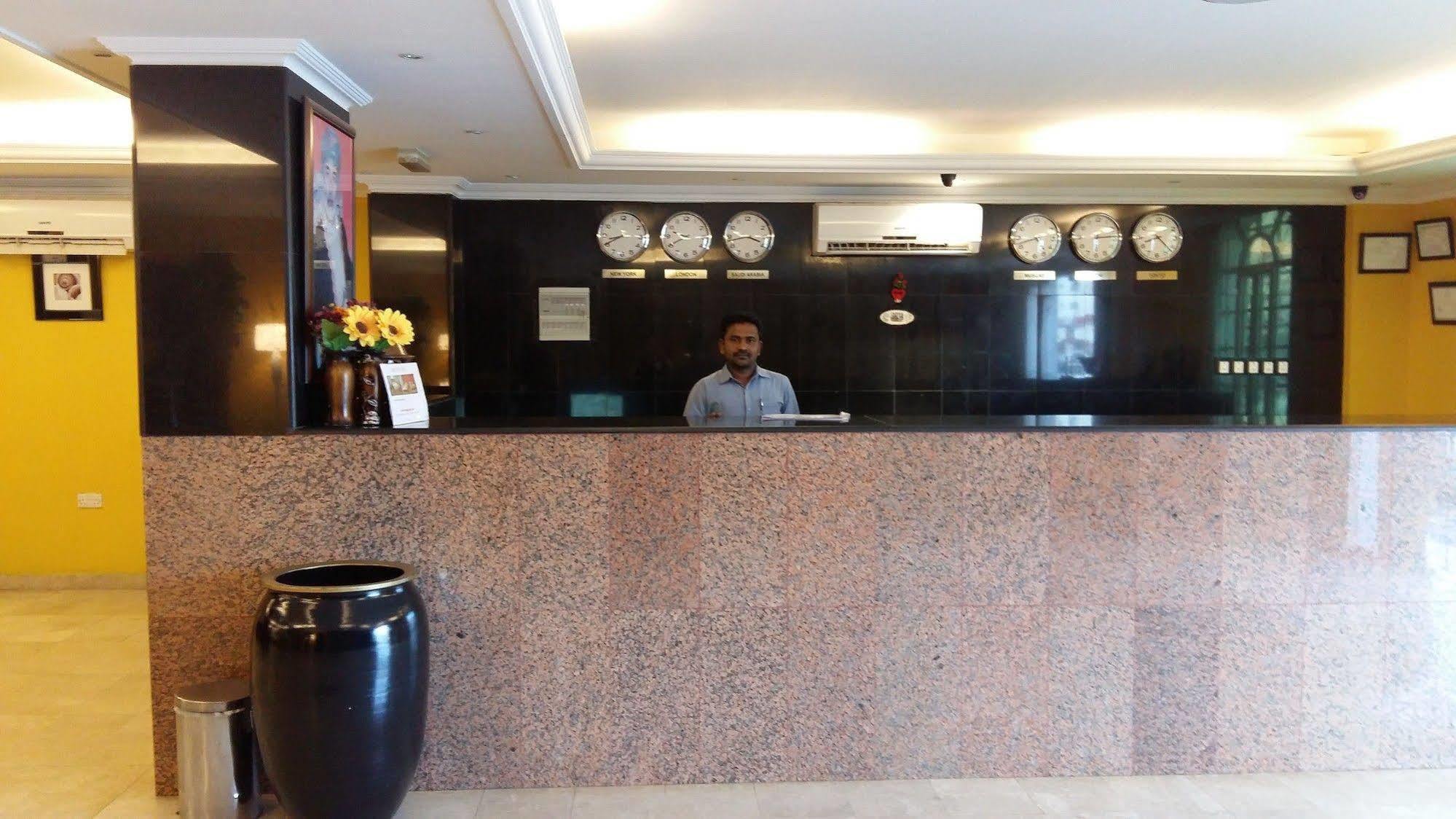 Majestic Hotel Wādī Kabīr Eksteriør billede