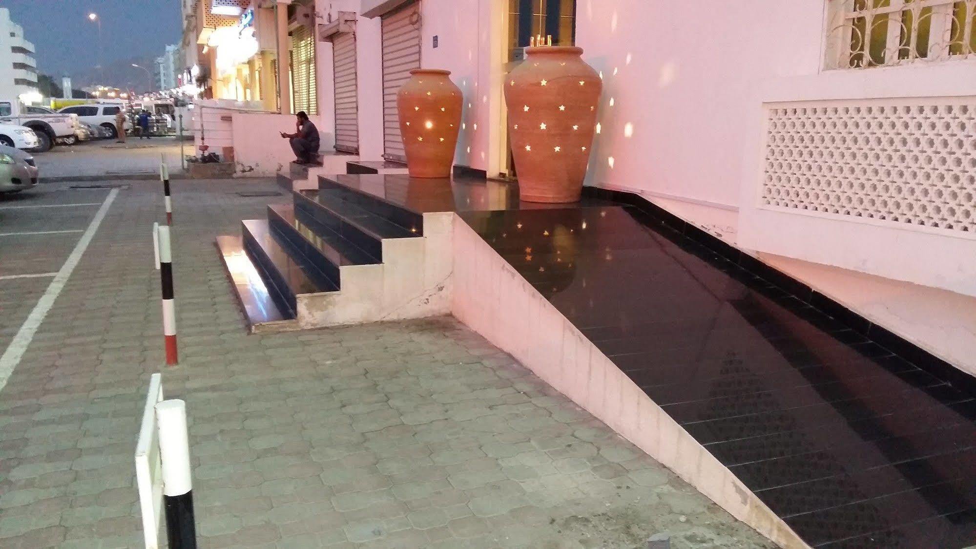 Majestic Hotel Wādī Kabīr Eksteriør billede