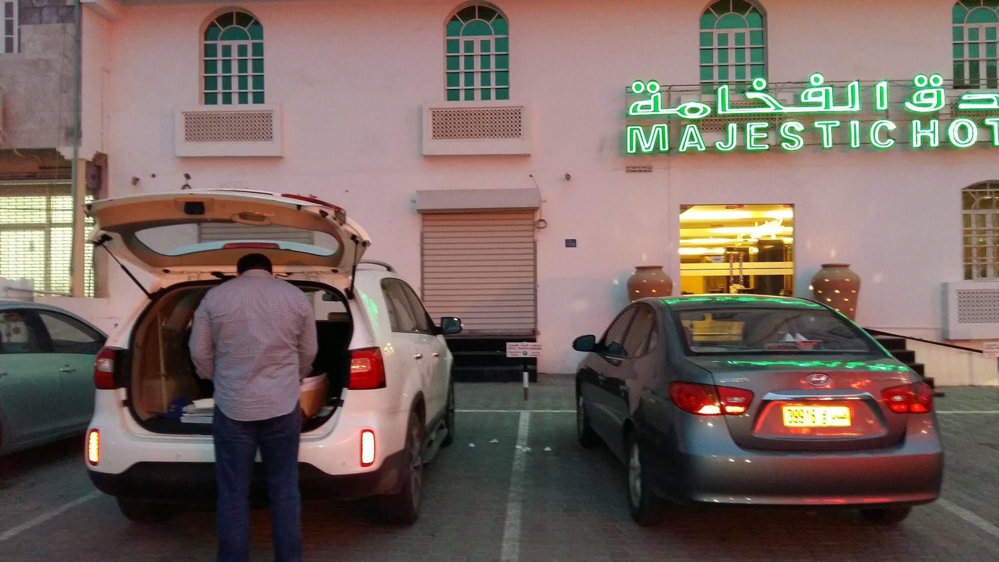 Majestic Hotel Wādī Kabīr Eksteriør billede